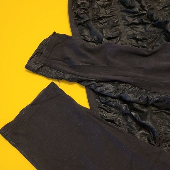 2/$20 Vintage black pattern leggings ( stretch) - Picture 3 of 4
